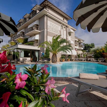 Hotel Berta Дезенцано-дель-Гарда Экстерьер фото