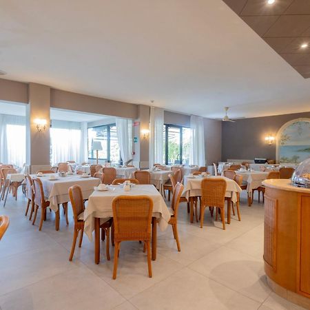 Hotel Berta Дезенцано-дель-Гарда Экстерьер фото