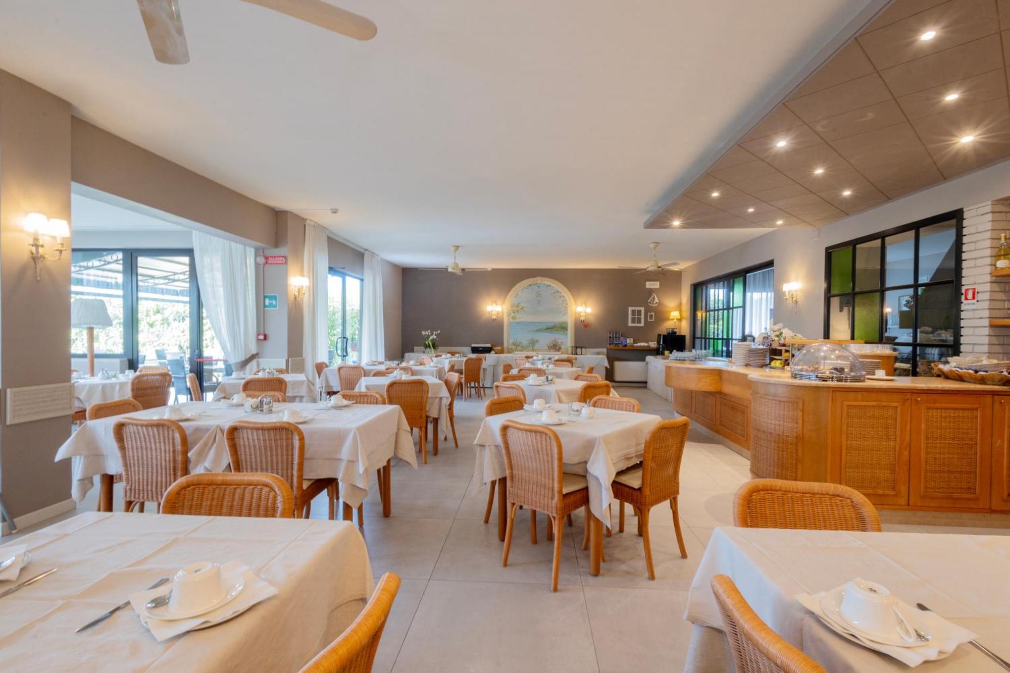 Hotel Berta Дезенцано-дель-Гарда Экстерьер фото