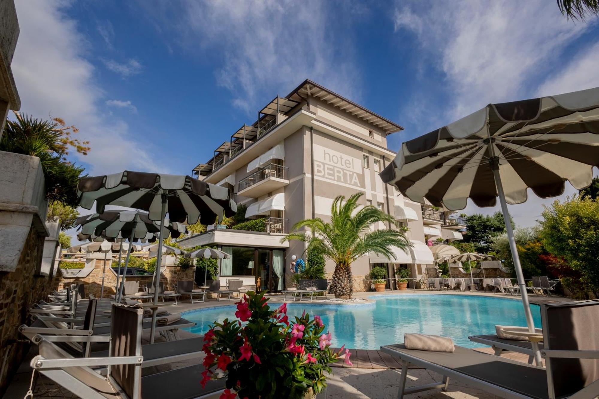 Hotel Berta Дезенцано-дель-Гарда Экстерьер фото