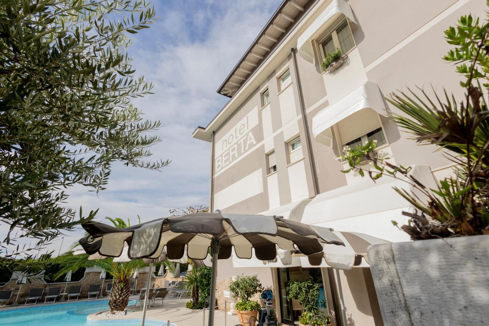 Hotel Berta Дезенцано-дель-Гарда Экстерьер фото