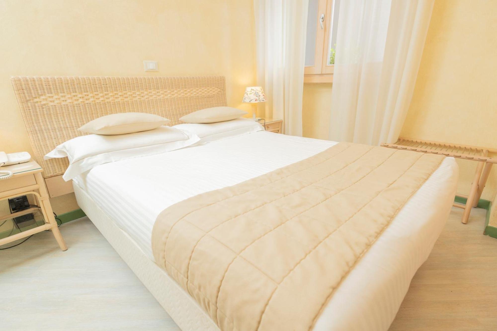 Hotel Berta Дезенцано-дель-Гарда Экстерьер фото