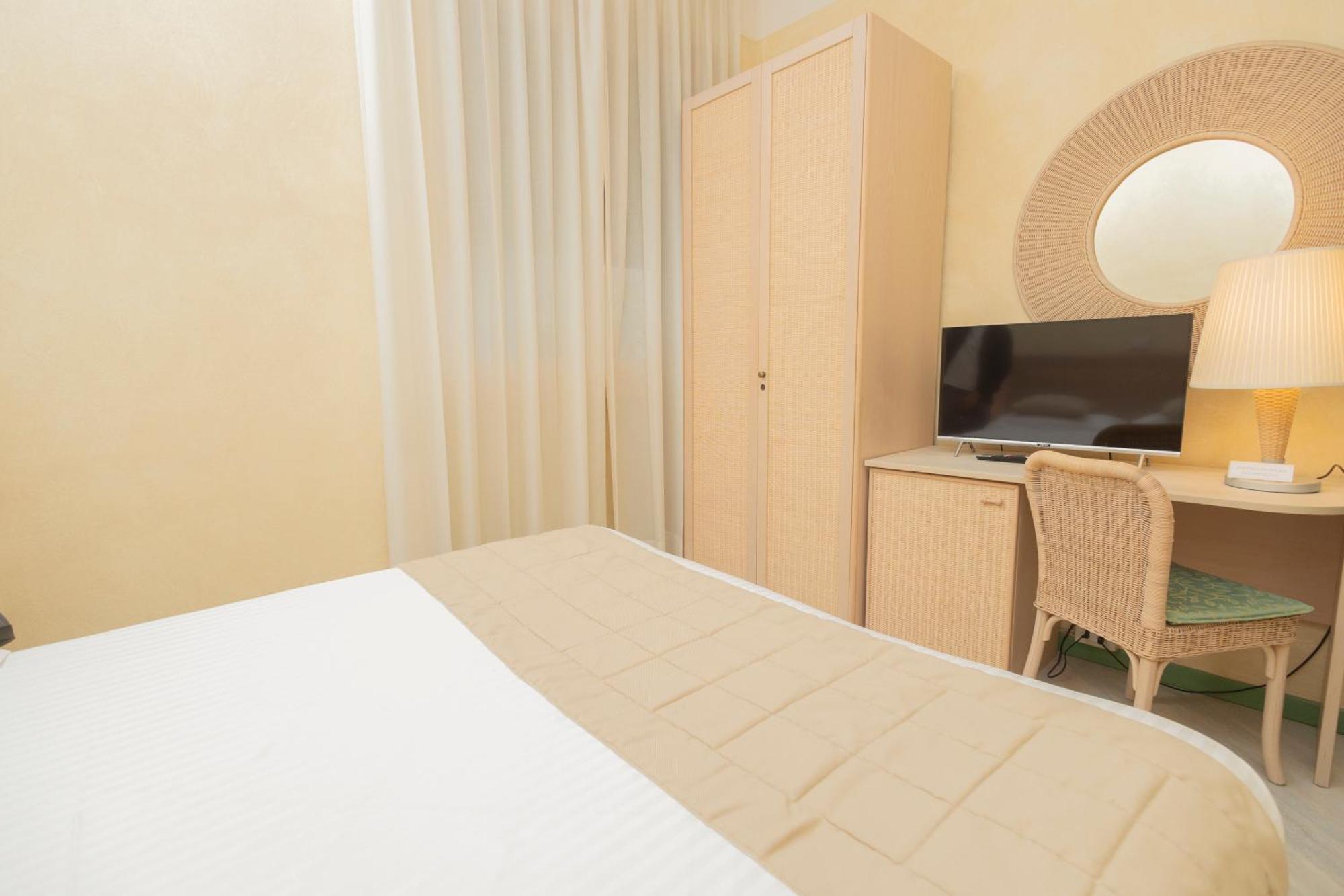 Hotel Berta Дезенцано-дель-Гарда Экстерьер фото