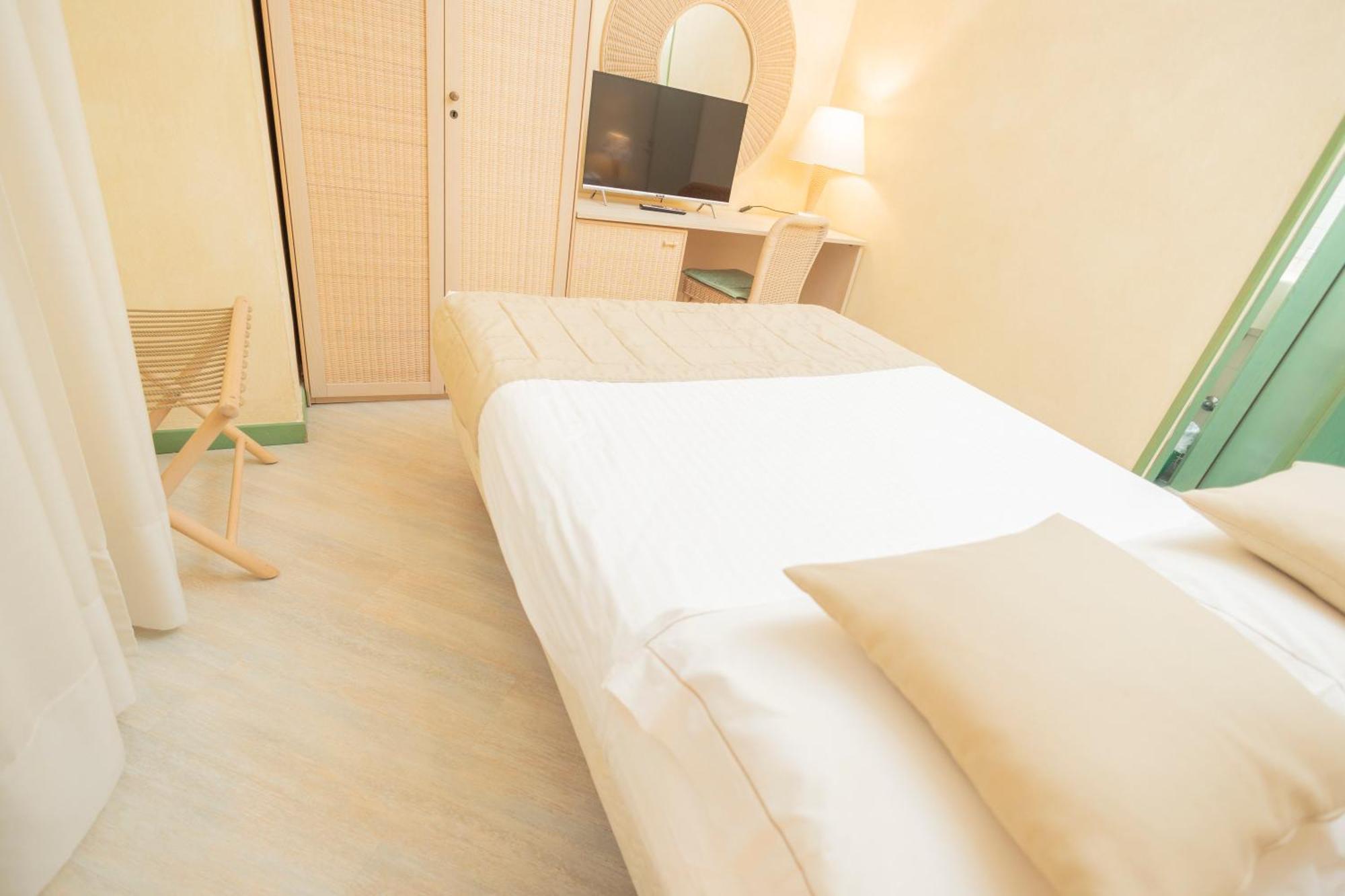 Hotel Berta Дезенцано-дель-Гарда Экстерьер фото