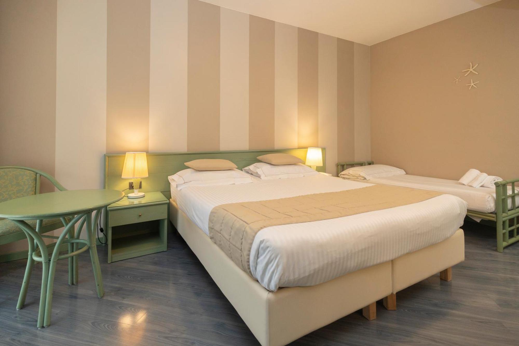 Hotel Berta Дезенцано-дель-Гарда Экстерьер фото