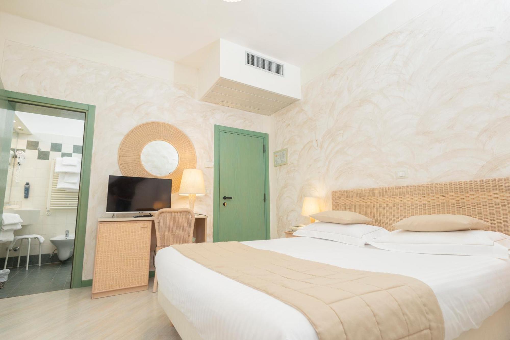 Hotel Berta Дезенцано-дель-Гарда Экстерьер фото