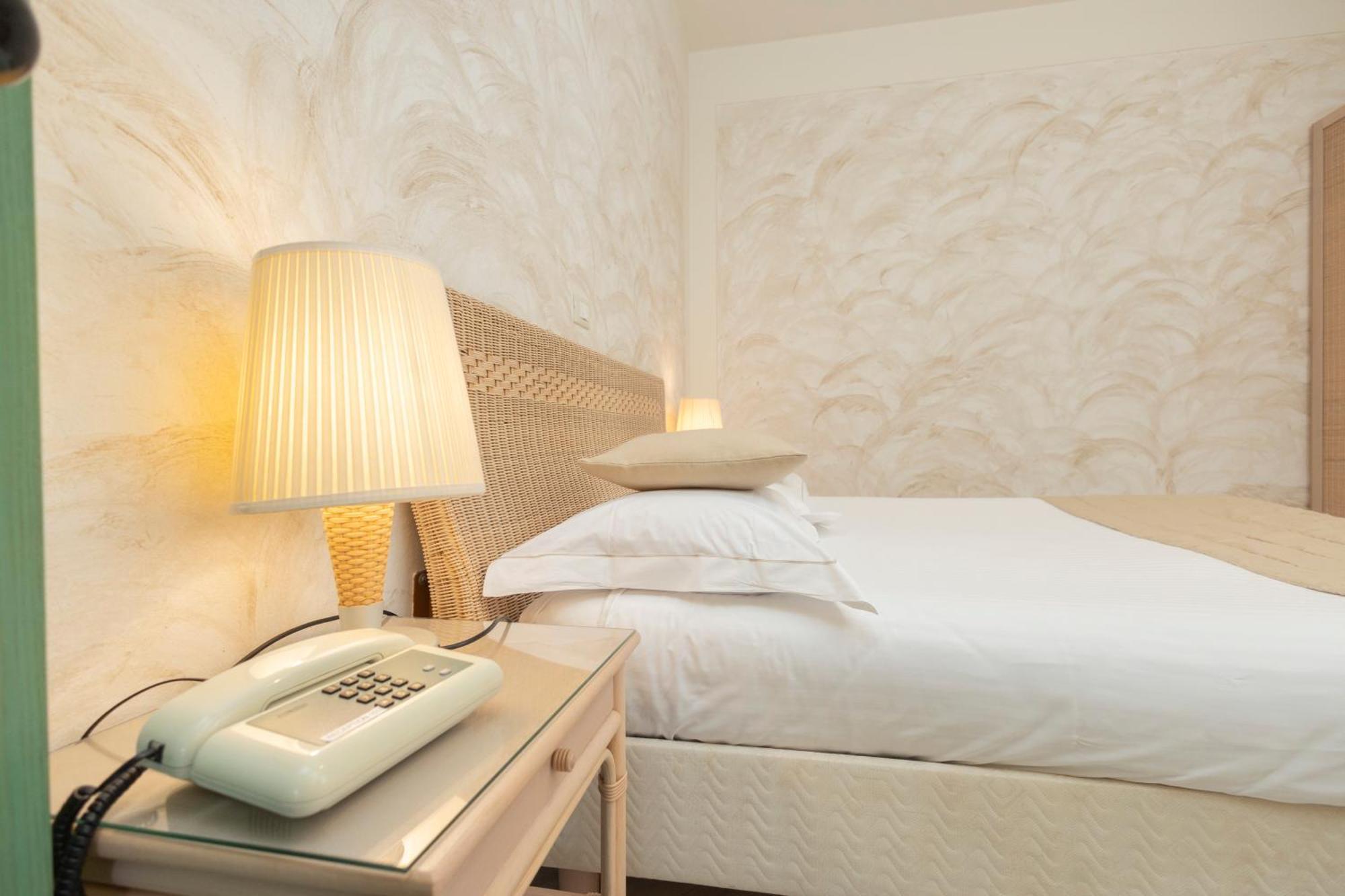 Hotel Berta Дезенцано-дель-Гарда Экстерьер фото