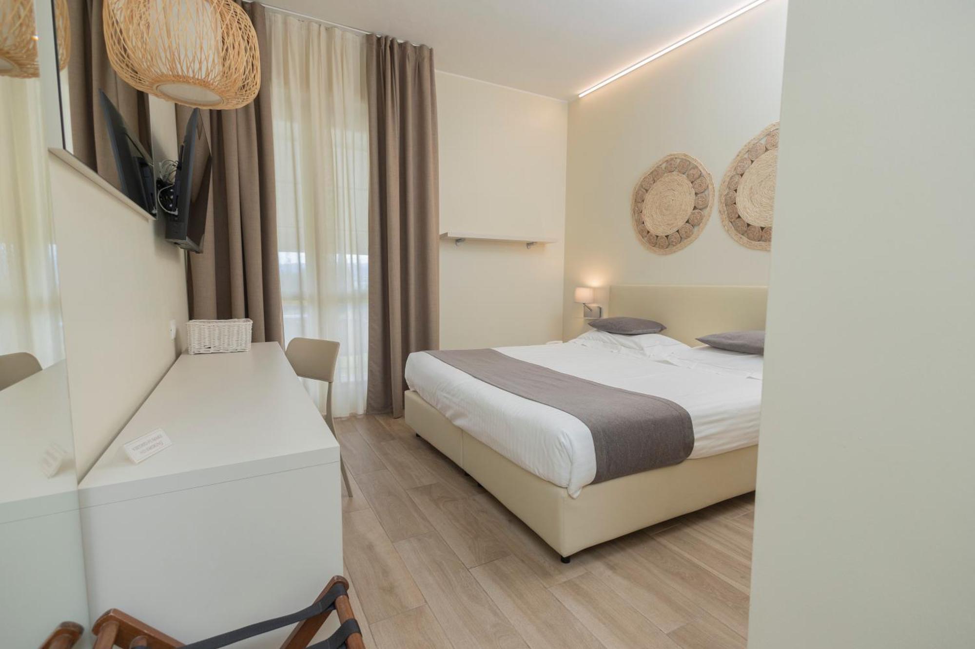 Hotel Berta Дезенцано-дель-Гарда Экстерьер фото