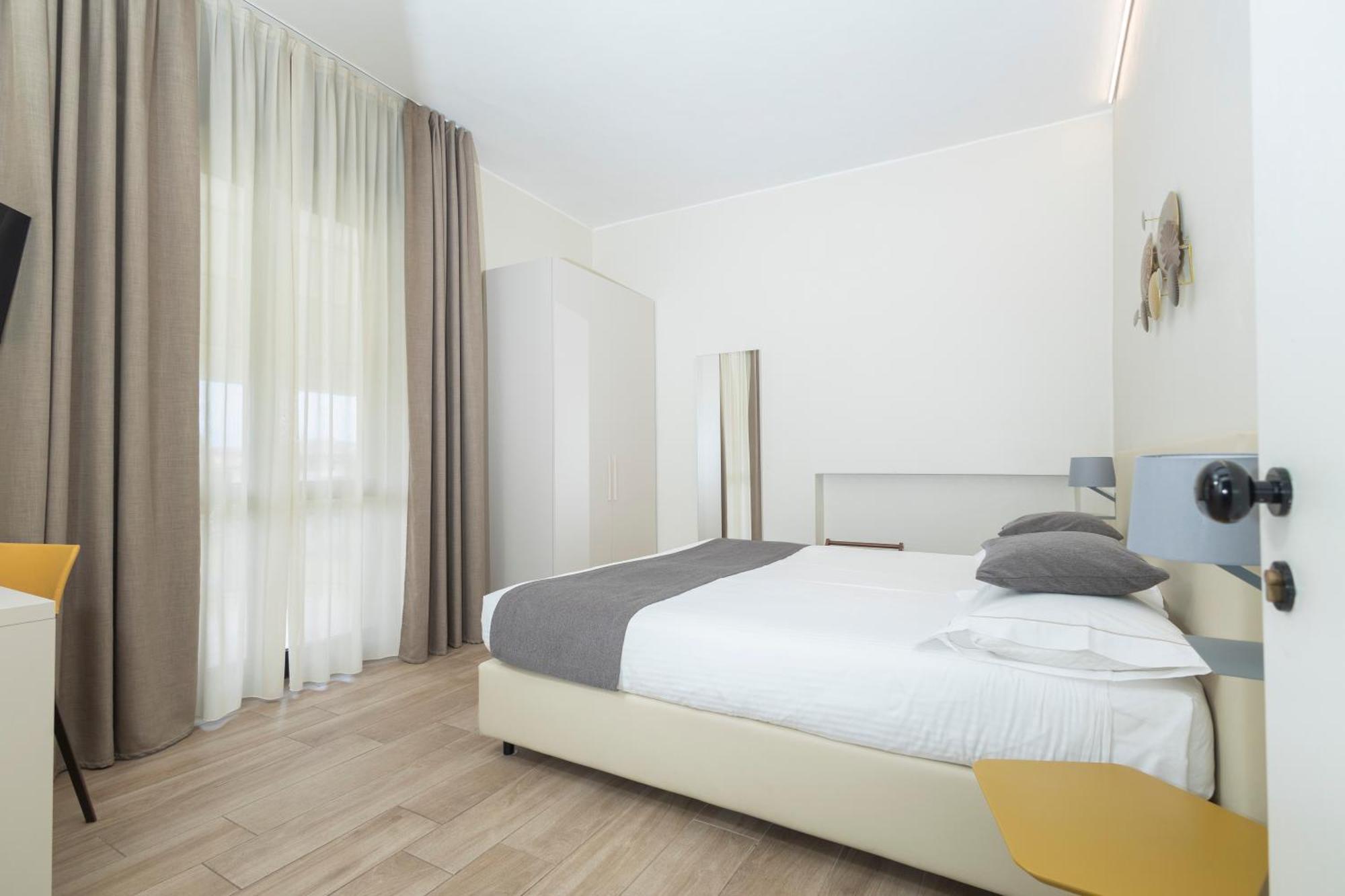 Hotel Berta Дезенцано-дель-Гарда Экстерьер фото