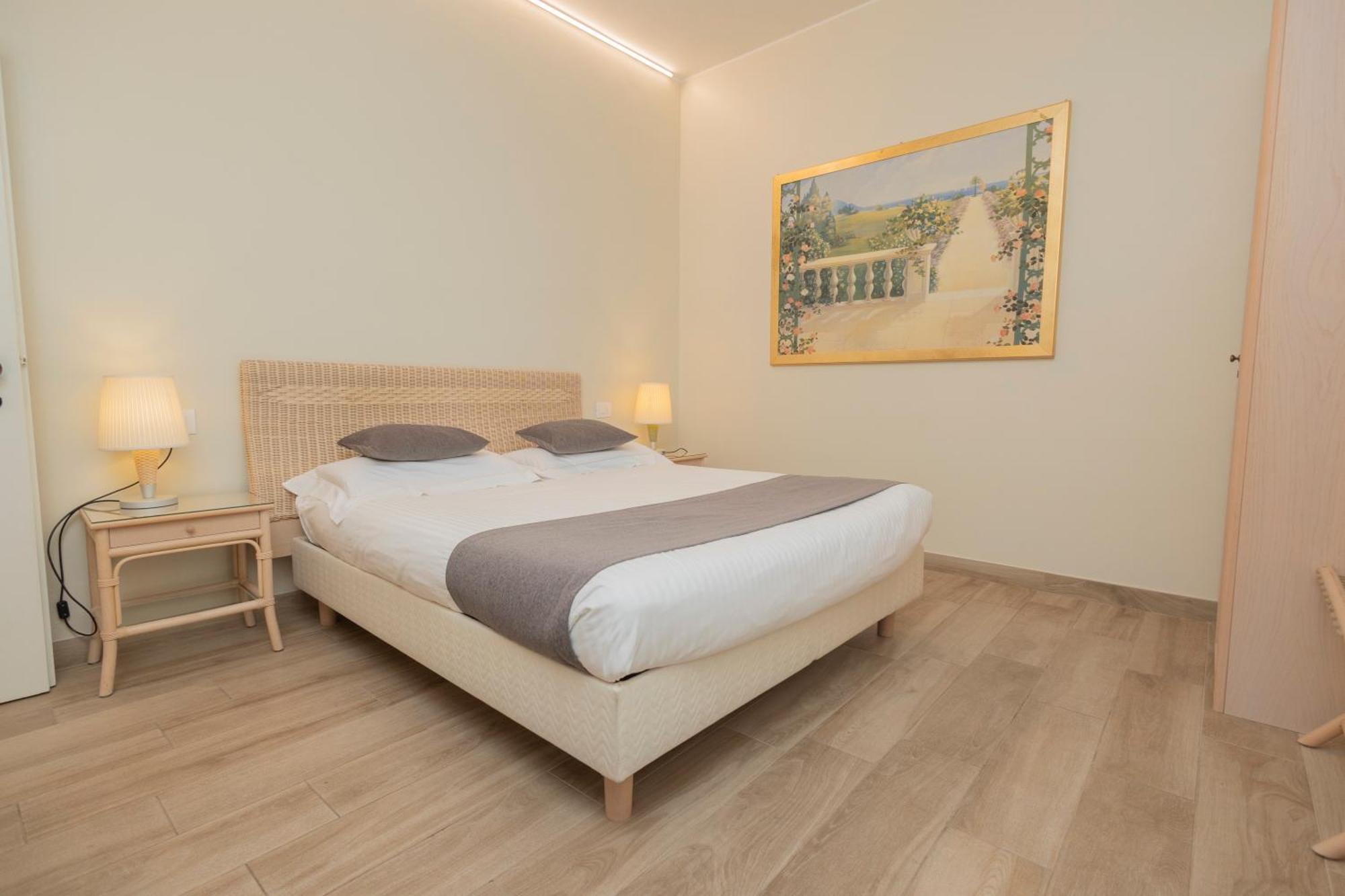 Hotel Berta Дезенцано-дель-Гарда Экстерьер фото