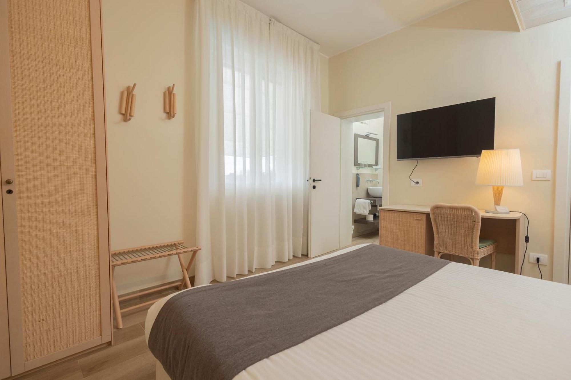 Hotel Berta Дезенцано-дель-Гарда Экстерьер фото