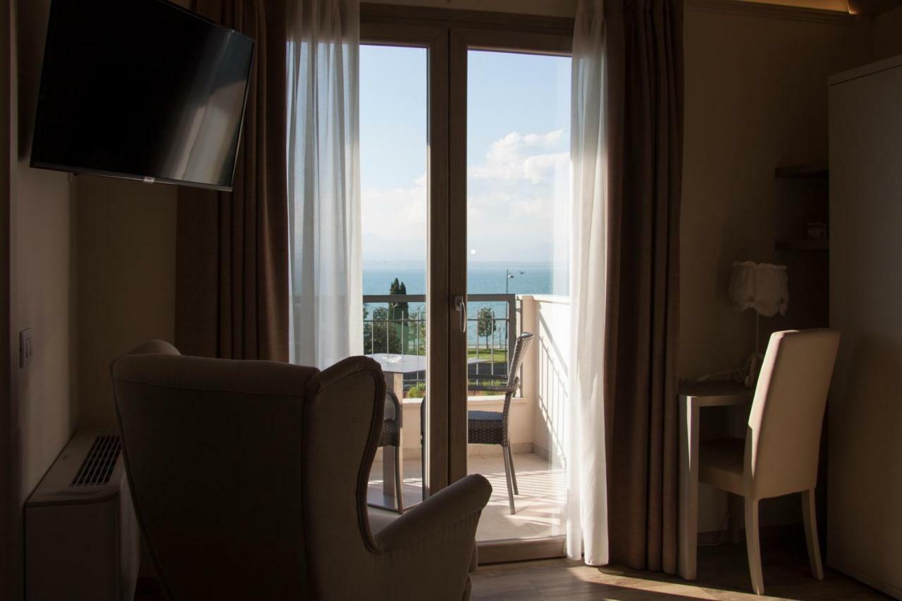 Hotel Berta Дезенцано-дель-Гарда Экстерьер фото