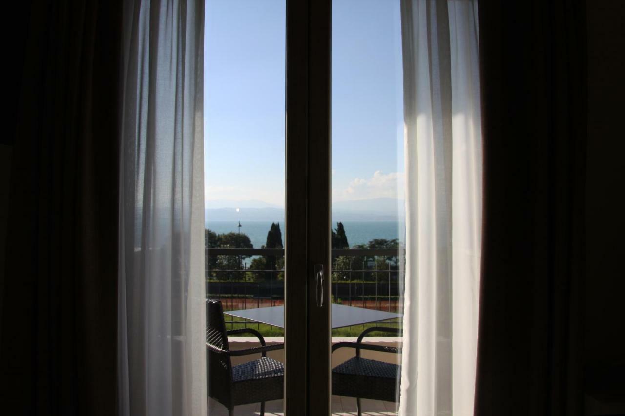 Hotel Berta Дезенцано-дель-Гарда Экстерьер фото